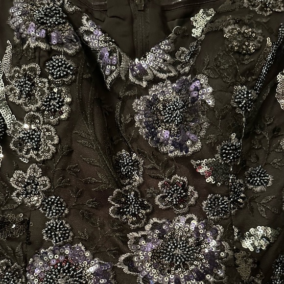 Off the Shouder Embroidered
Bodice Satin Mermaid Gown
La Femme size 8 - Picture 6 of 7